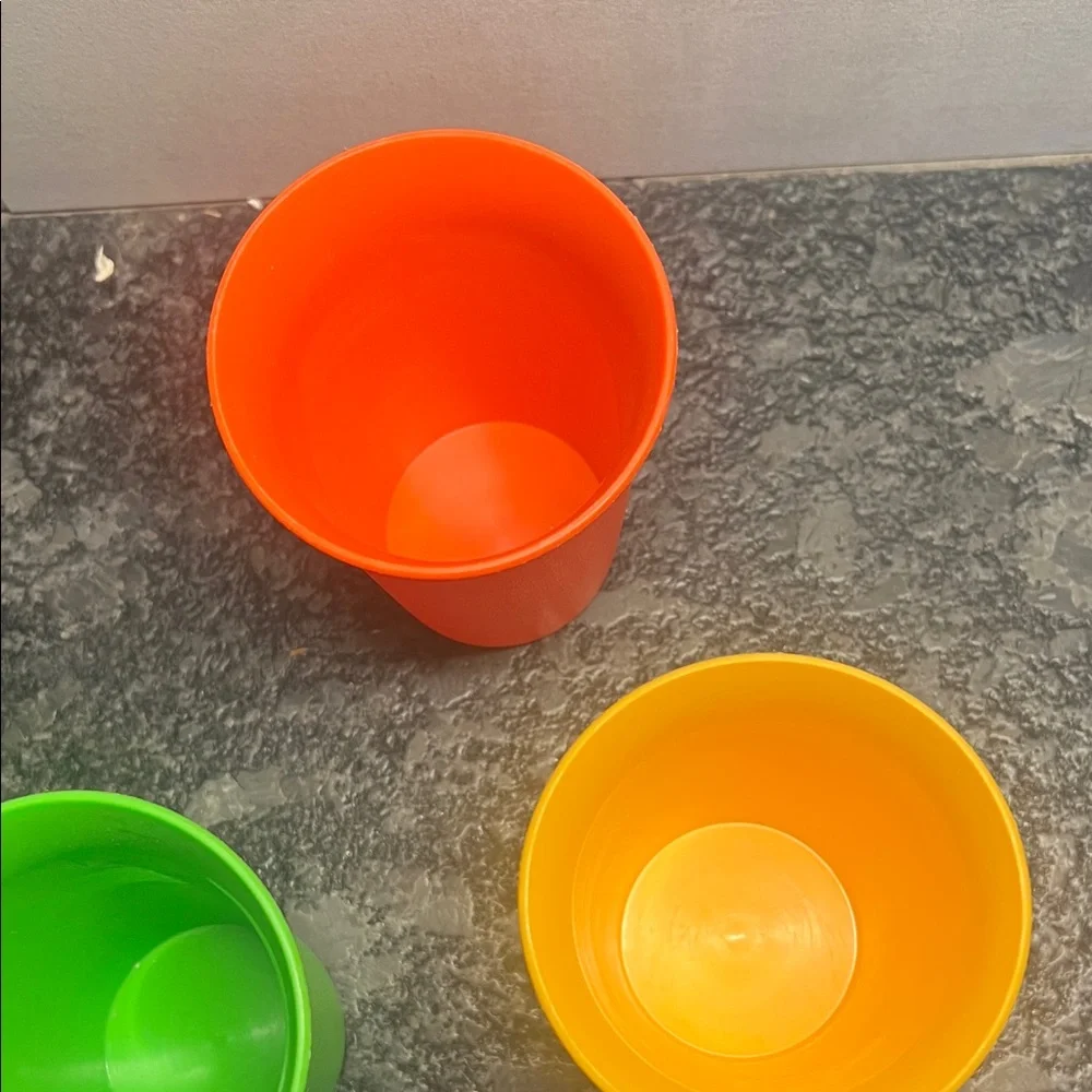 Set of 4 -7 oz Colorful Plastic Cups by Tupperware. Seem brand new.